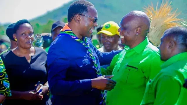 Waziri George Simbachawene (mwenye skafu) na Mwenyekiti wa CCM Mkoa wa Mara, Patrick Chandi Marwa wakisalimiana kwa furaha wilayani Serengeti leo Oktoba 3, 2024.