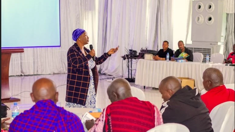 Head of the Community Engagement Department for the East African Crude Oil Pipeline (EACOP) project on the Tanzanian side, Fatuma Msumi, speaks with traditional leaders from Indigenous Peoples Groups (VEG-IP) about the progress of the project