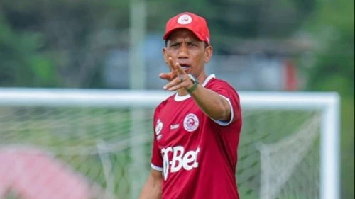 Simba SC head coach Fadlu Davids