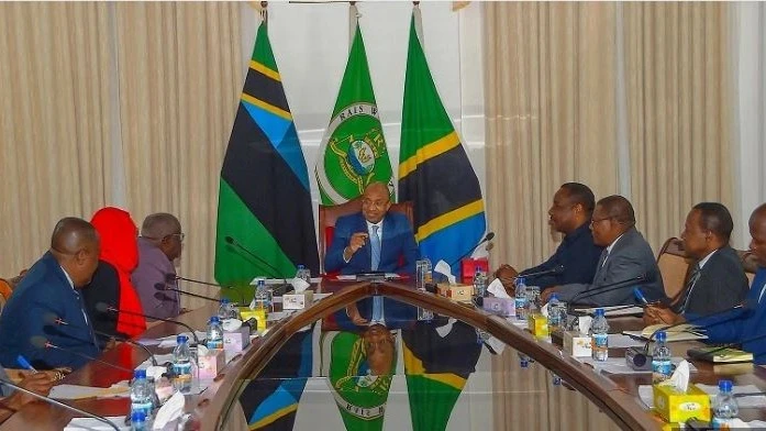 Zanzibar President Dr Hussein Ali Mwinyi, speaks with a delegation Comoro led by Moroni City Governor Ibrahim Mzee (4th L) at the State House  recently