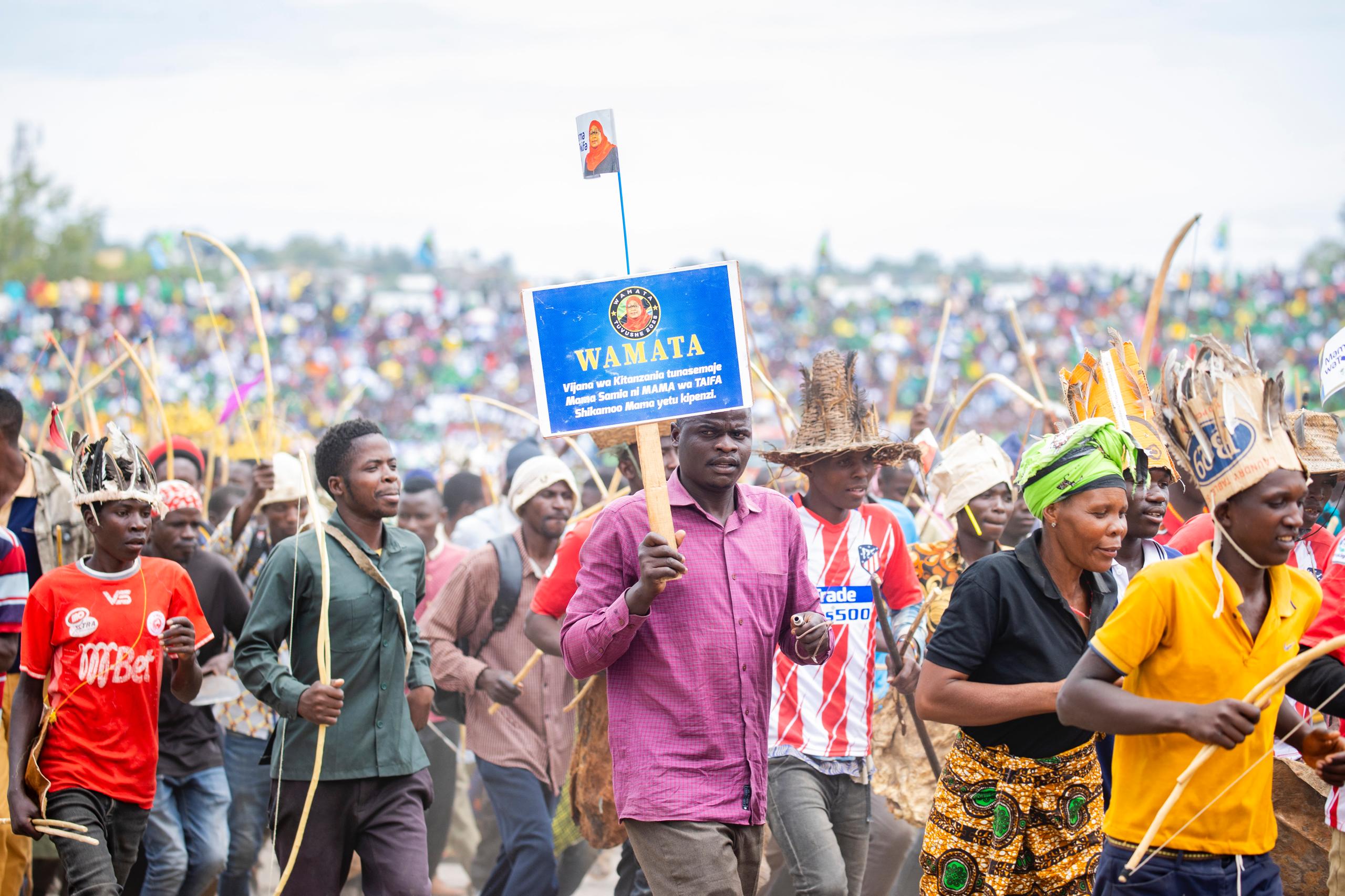 Wananchi mbalimbali waliojitokeza kuhitimisha  Kilele cha Mbio za Mwenge ambazo kitaifa zimefanyika Jijini Mwanza katika Uwanja wa CCM Kirumba tarehe 14 Oktoba, 2024.