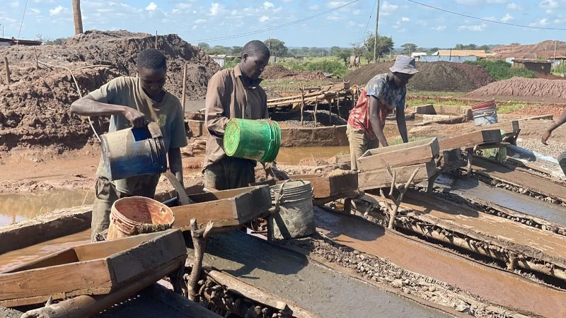 Small scale miners