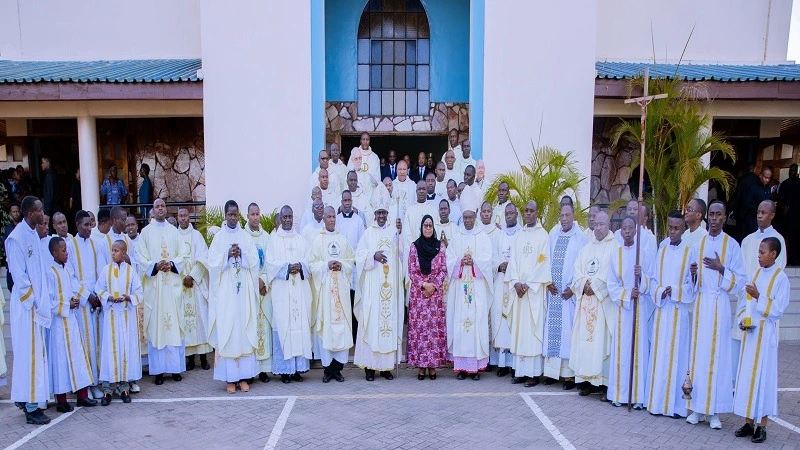 President Samia Suluhu Hassan with the Archbishop Renatus Nkwande of the Catholic Church Archdiocese of Mwanza and shortly after the Holy Mass held yesterday in remembrance of Father of the Nation Mwalimu JK Nyerere at St Francis Xavier’s Catholic Church 