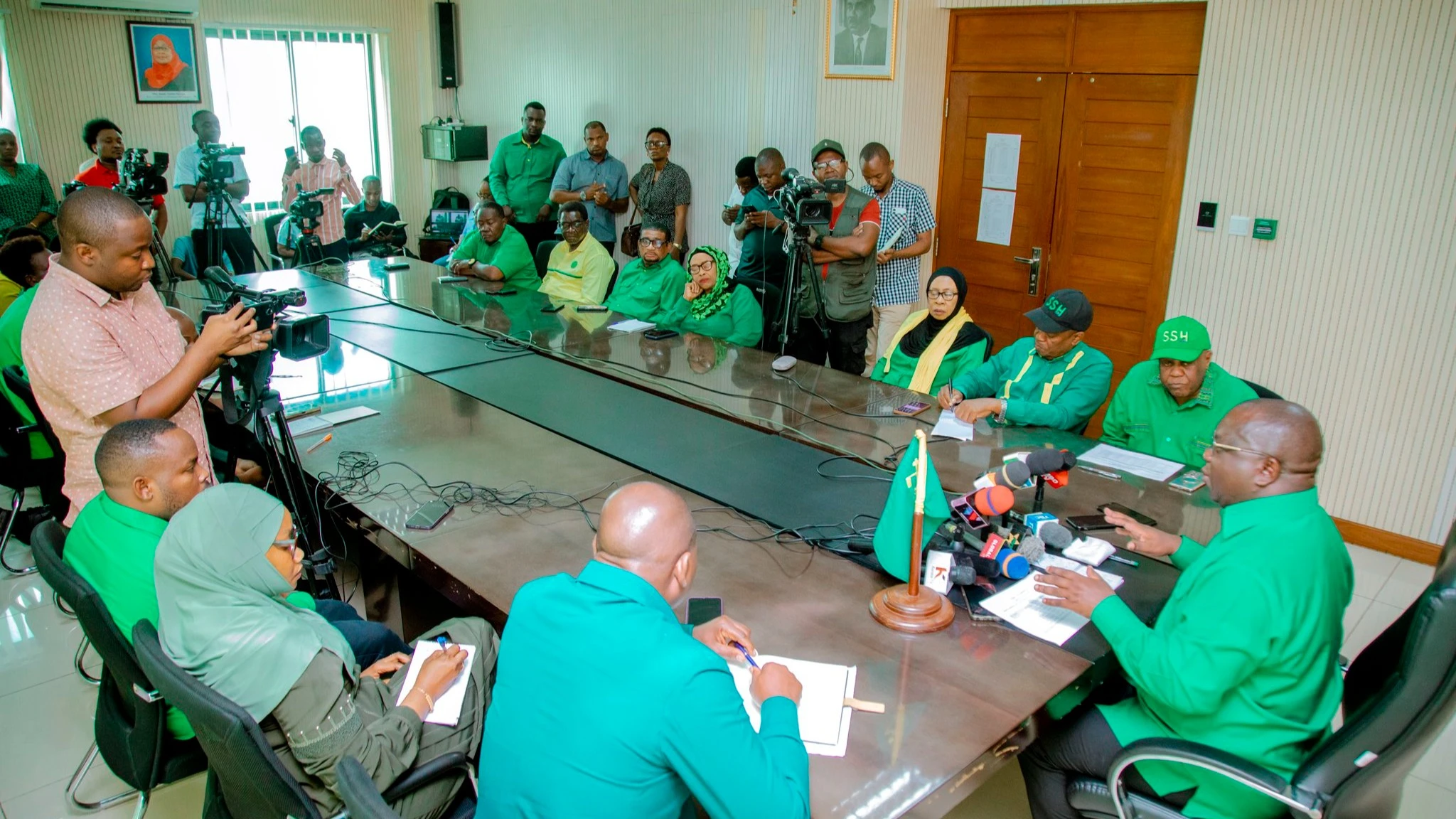 CCM Secretary for ideology, publicity and training Amos Makala (infront) making remarks shortly after he received the Dar es Salaam’s Local Government Voter Registration report presented by the City’s Party representatives. 