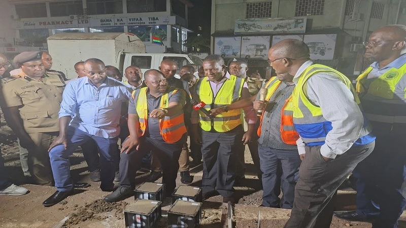 Dar es Salaam Regional Commissioner Albert Chalamila, speaks to Tanzania Roads Agency officials last night on the construction of the Bus Rapid Transit (BRT III) project during his night tour of various areas of the city to inspect development projects. 