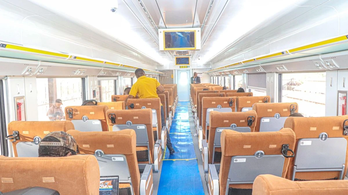 Inside the train carriage, the seats are clean, comfortable and reclinable. There is a foldable tray table attached to each one. A member of the train crew is on hand to sell hot and cold drinks as well as snacks.