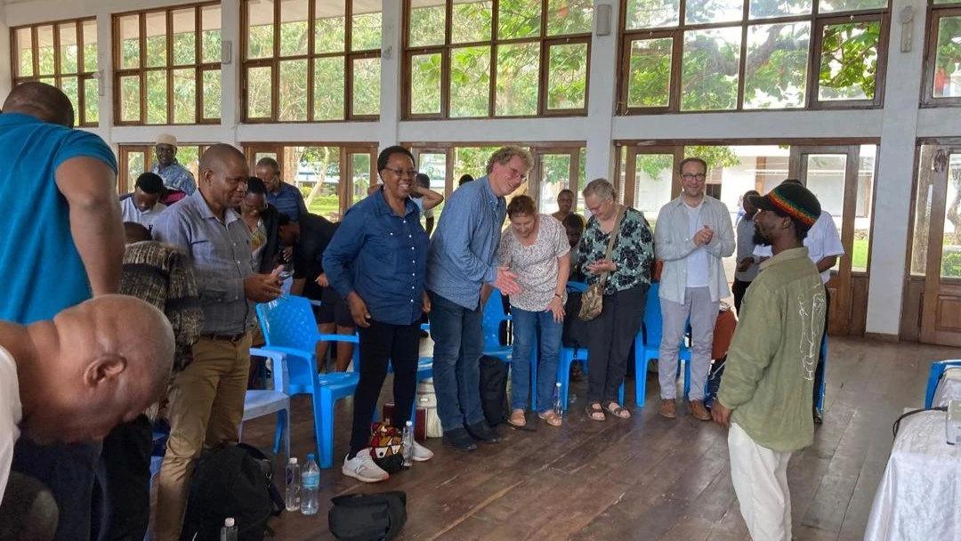 Watafiti kutoka nchi ya Norway, Ethiopia na Tanzania wakiwa katika Taasisi ya Sanaa na Utamaduni Bagamoyo( TaSUBa) kilichopo mkoani Pwani, kujadili namna Utafiti katika Muziki utasaidia kusaidia Afya ya akili na Mwili mahali pa kazi