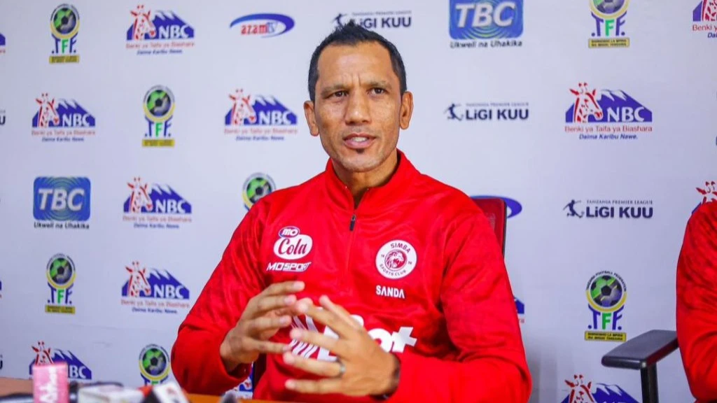 Kocha Mkuu wa Simba, Fadlu Davids.