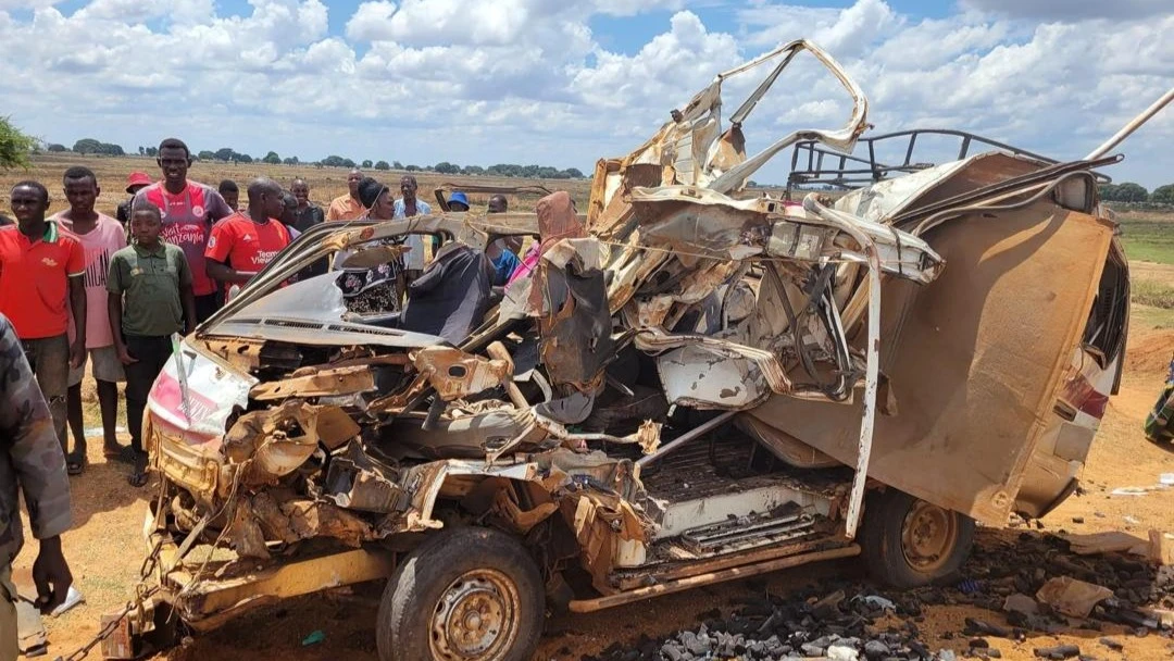 Accident claims 14 lives:  Driver of minibus ‘flees’