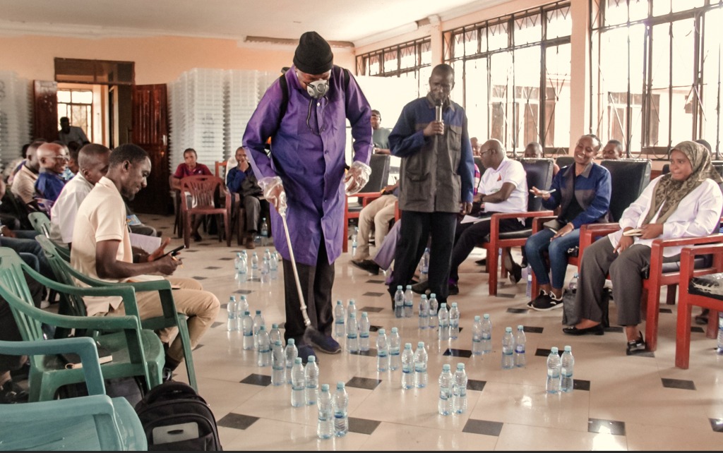 Former deputy minister and regional commissioner Aggrey Mwanri, “ambassador” of the cotton crop in Tanzania, pictured late last week demonstrating to Kishapu District Council agricultural extension officers proper pesticide spraying in cotton farming.