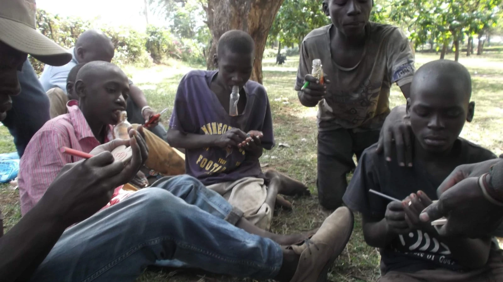 
 Vijana waepuke kukaa bila kazi vijiweni ili kulinda afya zao. 