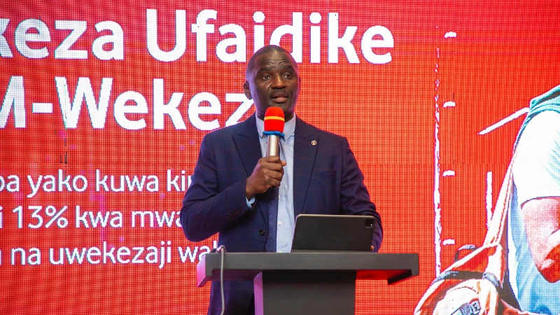 Mkurugenzi Mtendaji wa M-Pesa Tanzania, Epimack Mbeteni, akizungumza katika uzinduzi wa huduma ya M-wekeza na Vodacom kwa ushirikiano na Sanlam Investment hivi karibuni jijini Dar es Salaam. 