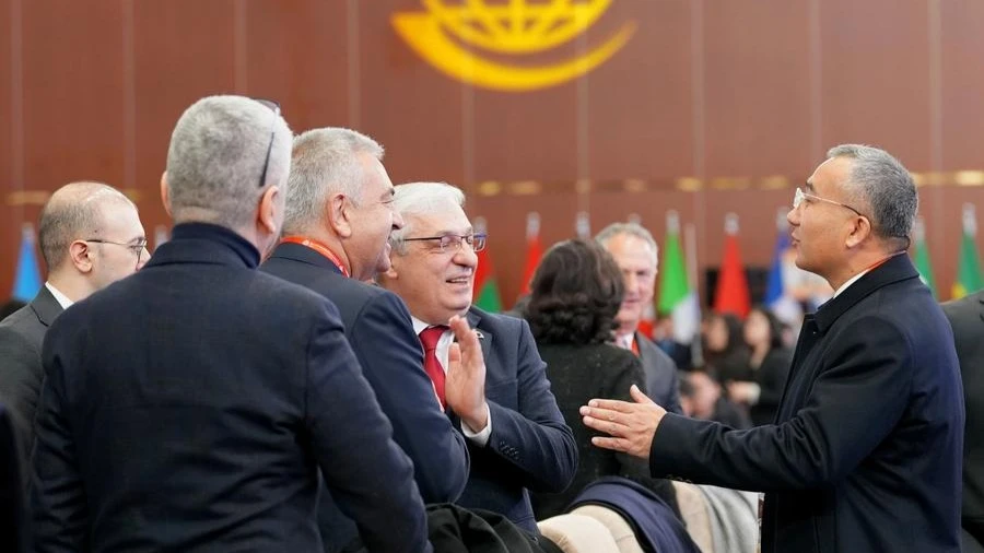 Guests communicate at the opening ceremony of the second China International Supply Chain Expo (CISCE) in Beijing, capital of China, Nov. 26, 2024.