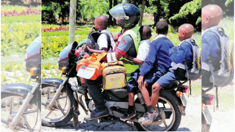 Dereva wa pikipiki maarufu bodaboda, akiwa amebeba wanafunzi wanne, mtindo maarufu kama mshikaki, kitendo
ambacho ni hatari kwa usalama barabarani.