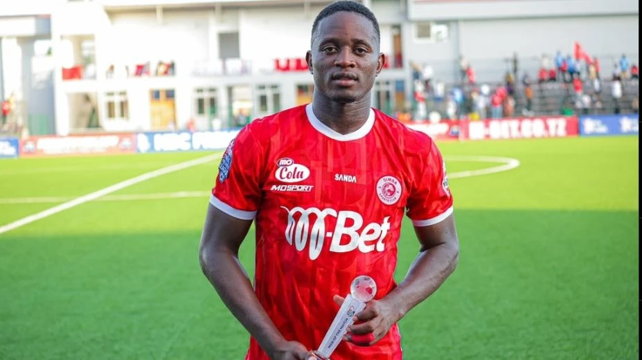 Simba SC striker Leonel Ateba pictured on Wednesday with his Man of the Match award.