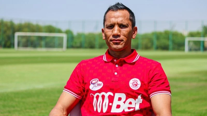 Kocha Mkuu Fadlu Davids 