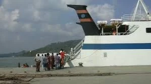 Just as we pulled out from the harbour, our boat lurched and suddenly the jetty next to where we had boarded collapsed into the sea.