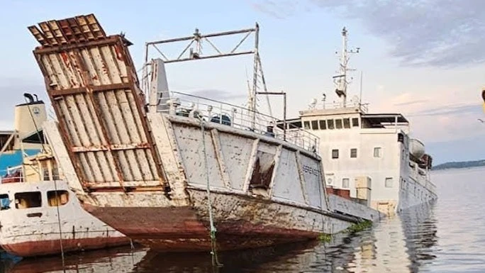 MV. Serengeti, ikiwa imetitia upande wa nyuma.