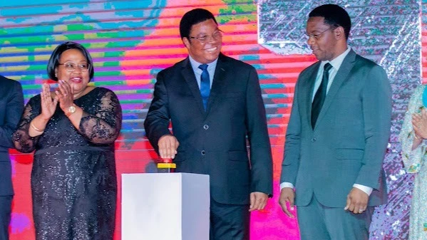 
Prime Minister Kassim Majaliwa launching national tourism and conservation awards in Arusha Region recently. Left is Dr Pindi Chana, Minister for Natural Resources and Tourism and right is Paul Makonda, Arusha Regional Commissioner.