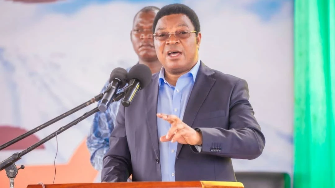 Waziri Mkuu Kassim Majaliwa, akizungumza na wananchi wa Ruwangwa leo.