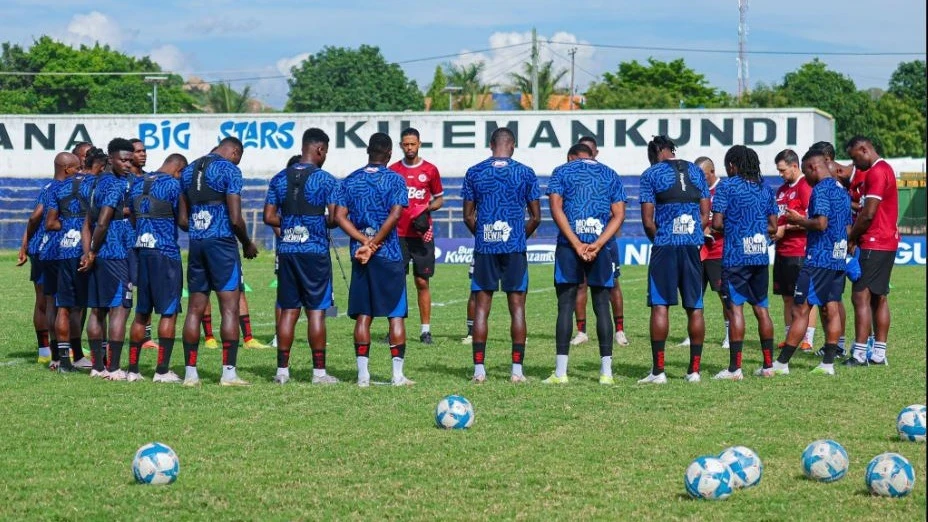 Simba Sports Club players and coaches before their Premier League match against Singida Black Stars last Saturday at Liti Stadium in Singida. Simba won 1-0.