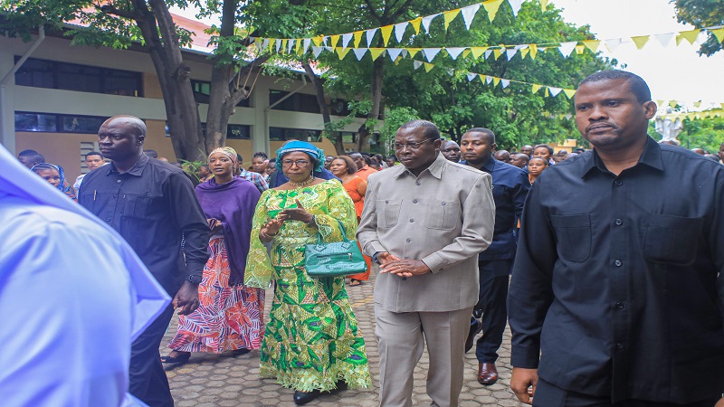 Vice President Dr. Philip Mpango, accompanied by   worshippers take part at a procession  to enter  the Catholic Parish of Blessed Maria Theresa Ledochowska. The event was held during  the  New Year eve at  Dodoma Airport grounds yesterday. 