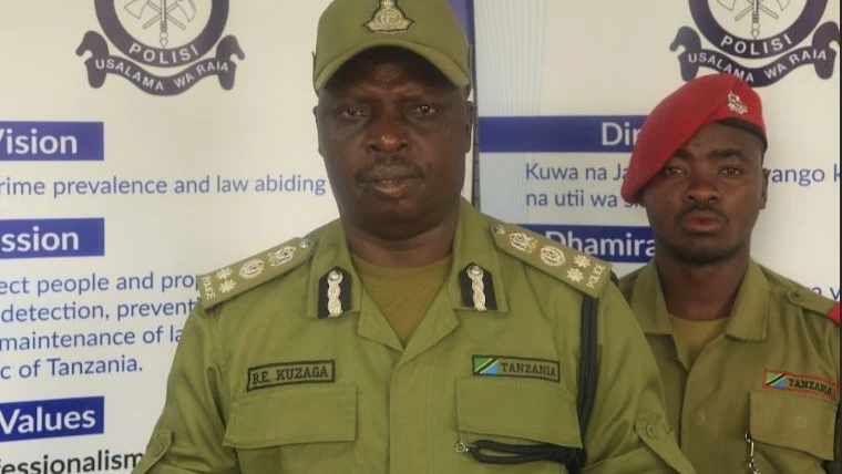 Kamanda wa Polisi Mkoa wa Mbeya, SACP Benjamin Kuzaga.