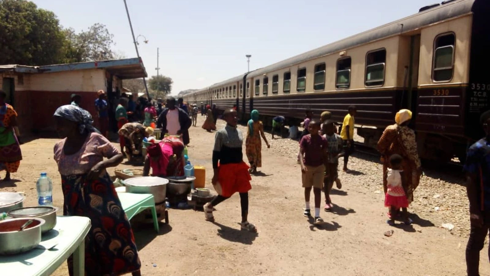 Treni inayfanya safari kwenda  mikoa ya Kigoma Mpanda na Tabora.