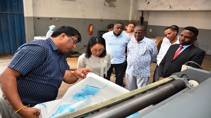 TGL Printing Manager Balasubramanian Venkadachalam (L) shows Ambassador Chen newspaper printing processes.