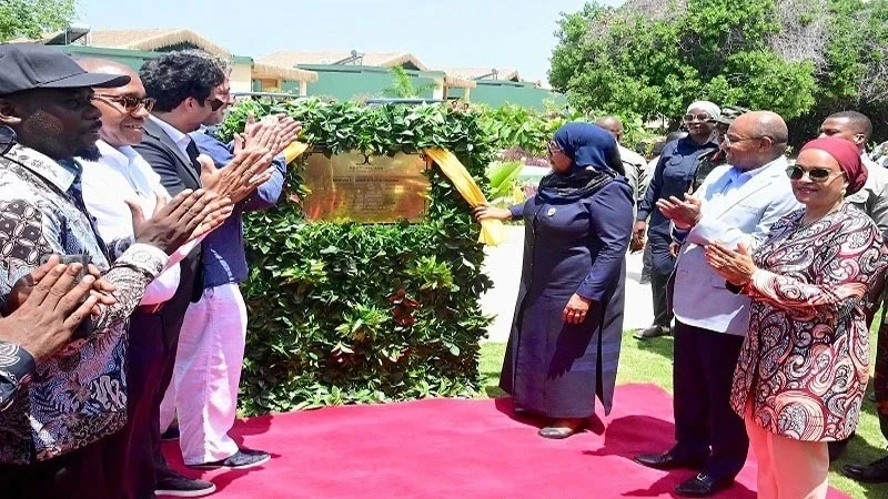 President Samia Suluhu Hassan draws a curtain with Andrea Azzola, the hotel investor at Bawe Island in Zanzibar, to launch the hotel, as part of events to mark 61 years of the Zanzibar Revolution