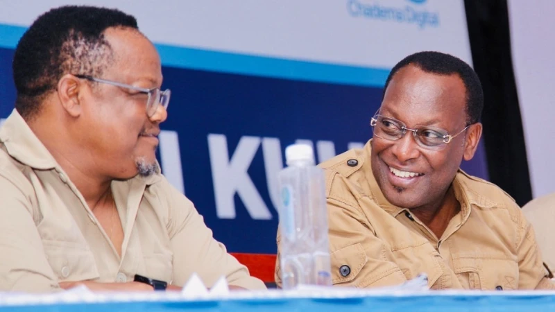 Freeman Mbowe, Mwenyekiti Taifa CHADEMA na Tundu Lissu Makamu Mwenyekiti, ambao wanaingia kwenye uchaguzi kugombea nafasi ya uwenyekiti wa chama hicho.