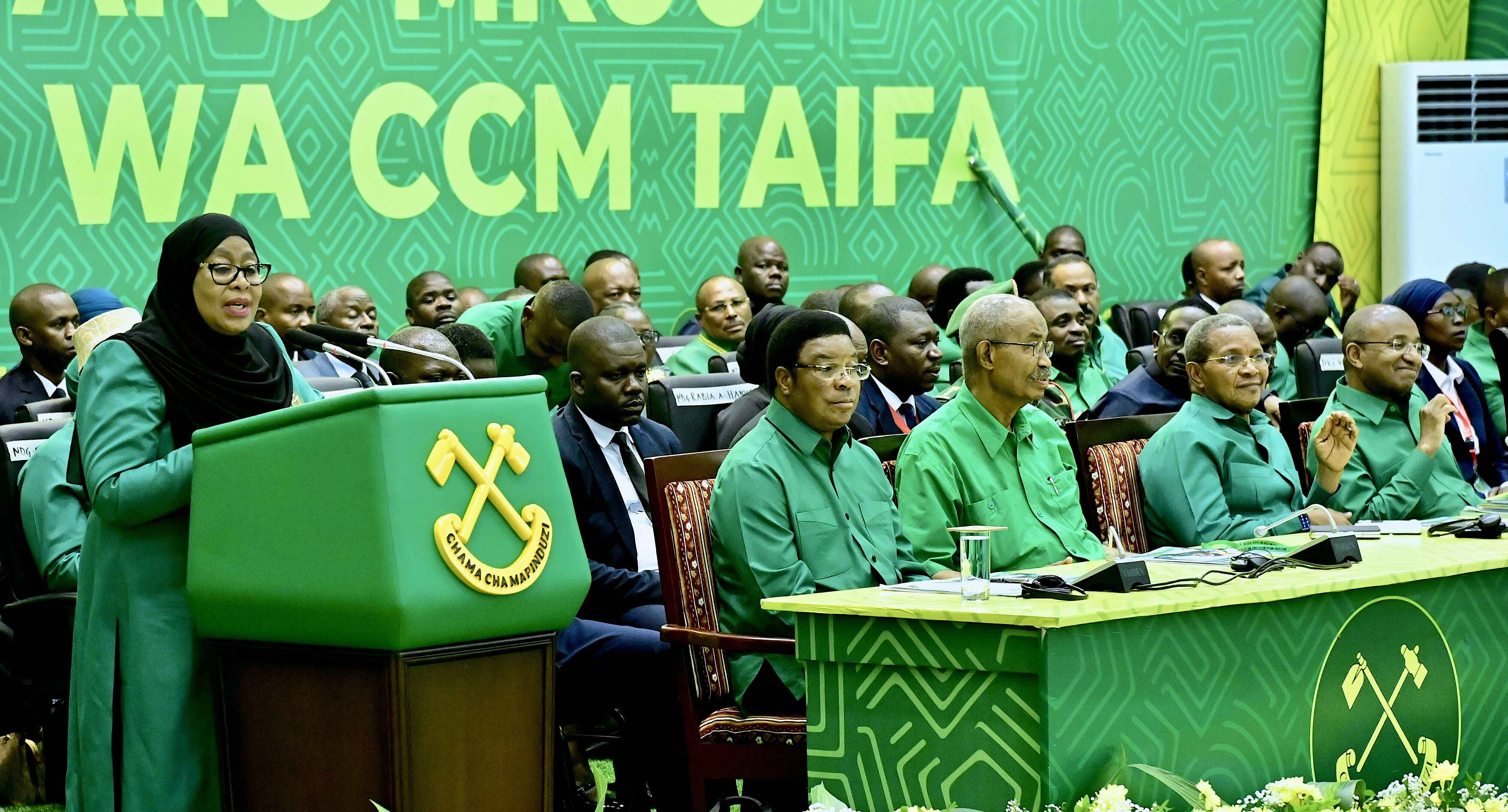 Mwenyekiti wa Chama cha Mapinduzi (CCM) Taifa, Rais Dk. Samia Suluhu Hassan akifungua Mkutano Mkuu Maalum wa CCM, jijini Dodoma jana.