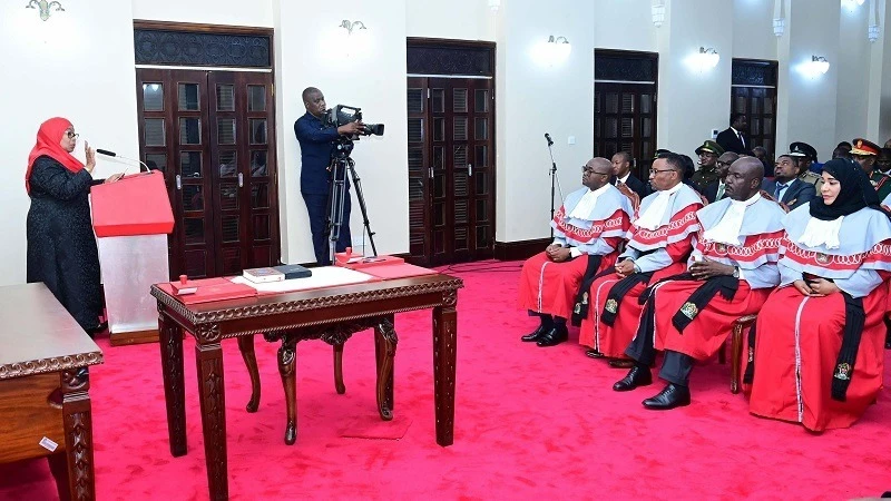 President Samia Suluhu Hassan addresses various leaders shortly after swear-ing in judges of the Court of Appeal at the Chamwino State House yesterday. 