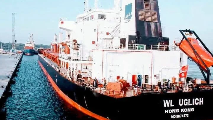 
MV -WL UGLICH with IMO number 9674373 with Hong Kong flagship docked at the port which brought 7,000 tons of nitrate cargo from Russia.