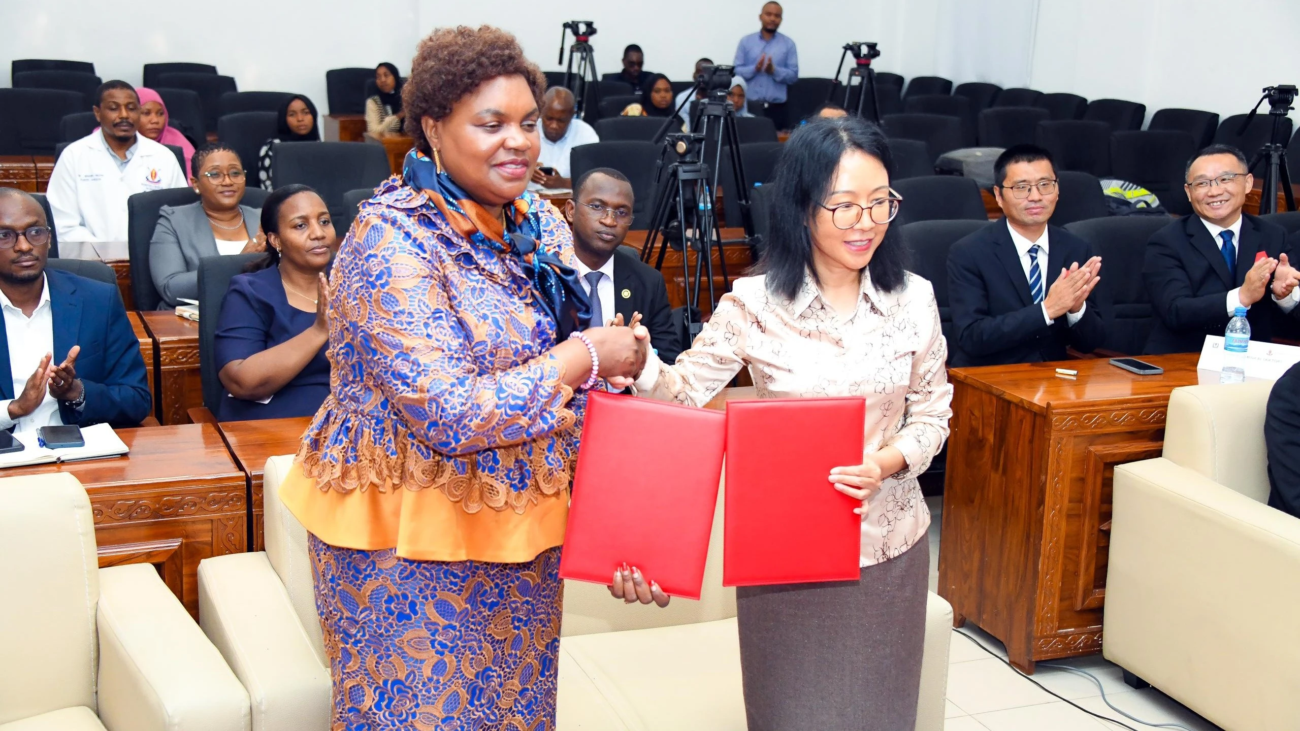 Chinese Ambassador to Tanzania, Chen Mingjian, (R), Left is  Health Minister Jenista Mhagama pictured at the MNH in Dar es Salaam over the weekend