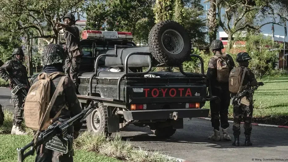 Baadhi ya wanajeshi wa Jamhuri ya Kidemokrasia ya Kongo wakilinda doria Jamhuri ya Kidemokrasi ya Congo