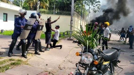 
Protesters and riot police violently clash outside the French Embassy in Kinshasa, Democratic Republic of the Congo, on January 28, 2025.