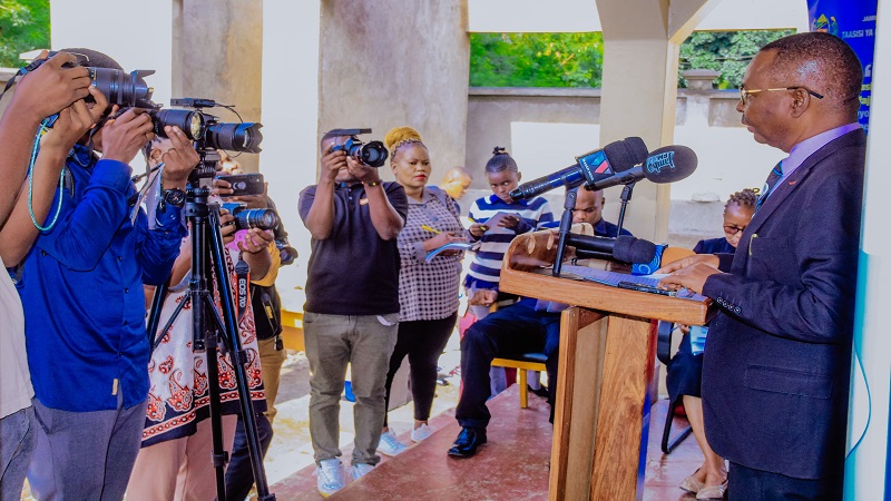 Donasian Kessy (R) Shinyanga Regional Head of the Prevention and Combating of Corruption Bureau (PCCB) briefs journalists in the region yesterday on the bureau’s performance report for the second quarter from October to December 2024/2025. 