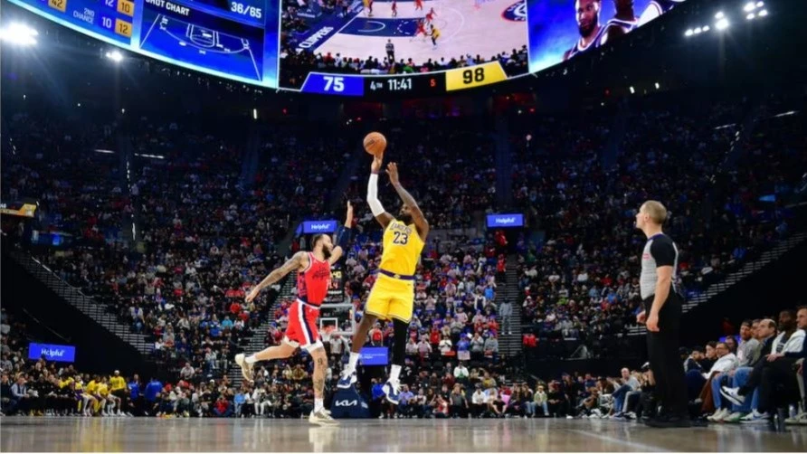 Los Angeles Lakers forward LeBron James (23) shoots against Los Angeles Clippers guard Amir Coffey (7) during the second half at Intuit Dome in Inglewood, California, USA on Tuesday