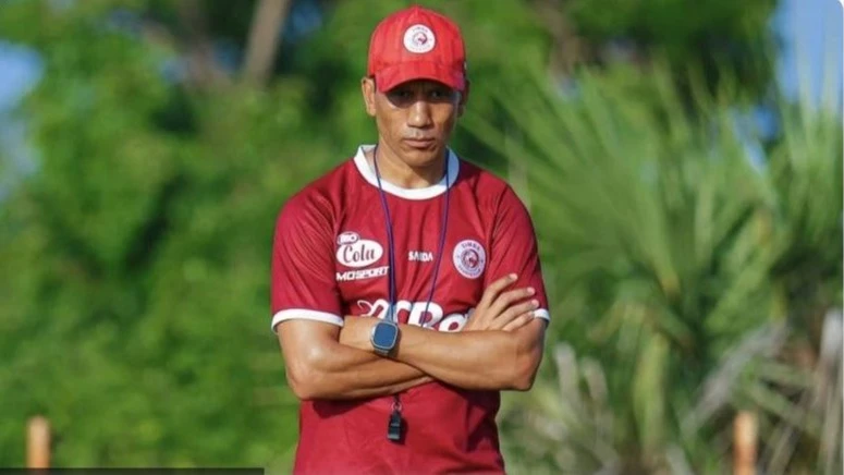 Simba SC  head coach Fadlu Davids