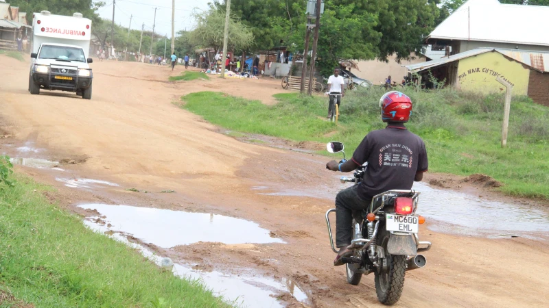 Picha zikionyesha ubovu wa barabara ya kwenda Hospitali ya Rufaa ya Mkoa wa Shinyanga.