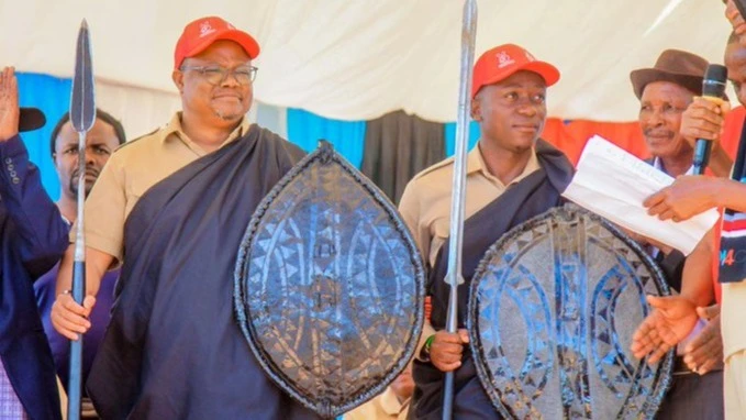 Bazecha Ikungi has presented the CHADEMA National Chairman, Tundu Lissu, with a shield and spear as a symbol of his coronation as a hero of the Nyaturu tribe. 