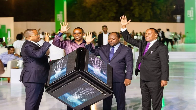 Communication and Information Technology minister Jerry Slaa (2nd-L), Dar es Salaam regional commissioner Albert Chalamila (2nd-R), CRDB Bank Board chairman Dr Ally Laay (R) and the bank’s Group CEO and managing director, Abdulmajid Nsekela.