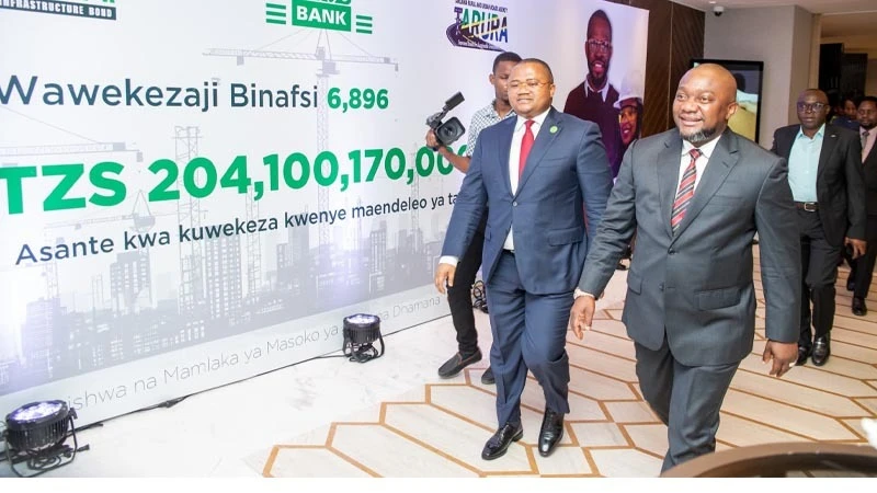 Mohamed Mchengerwa (R), Minister of State in the President’s Office (Regional Administration and Local Governments), arrives at a Dar es Salaam event where CRDB Bank announced raising 323bn/- through the ‘Samia Infrastructure Bond,’ surpassing the target 