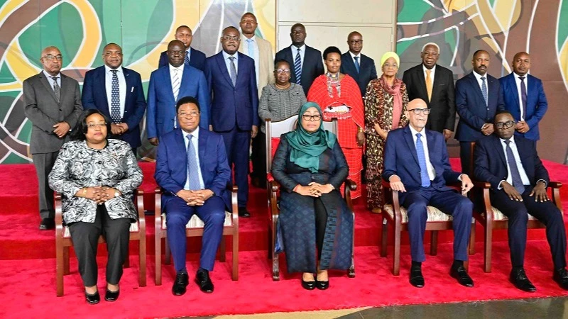 President Samia Suluhu Hassan and various other leaders, including Prime Minister Kassim Majaliwa and Natural Resources and Tourism minister Dr Pindi Chana (L-seated), pictured with members of the Presidential commission.