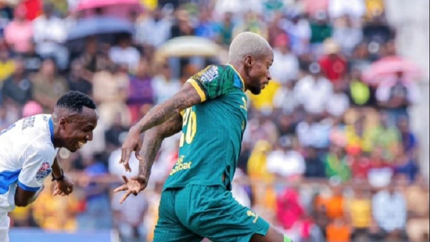 Young Africans winger Pacome Zouzoua in action during their Mainland Premier League match against Mashujaa FC at Lake Tanganyika Stadium in Kigoma yesterday.

 