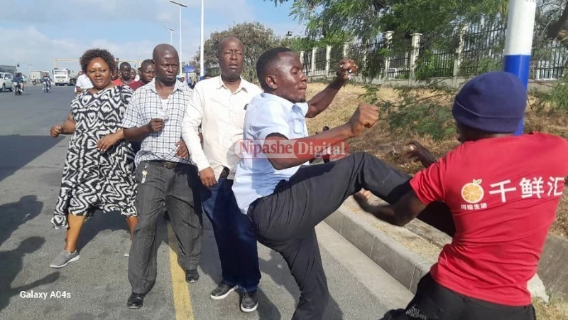 The incident has sparked debate over the challenges facing the BRT service, with many passengers frequently complaining about bus delays and severe congestion, especially during morning hours.