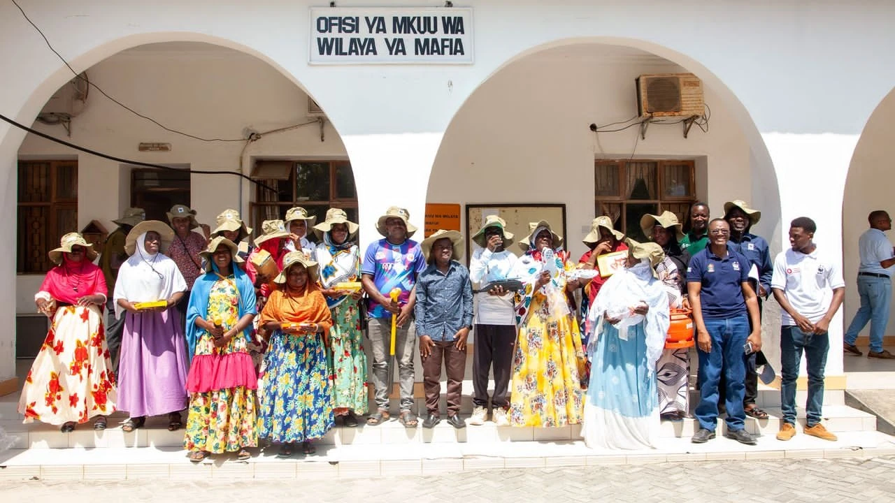 WWF yakabidhi vifaa vyenye thamani ya milioni 109 kwa wakulima wa mwani.