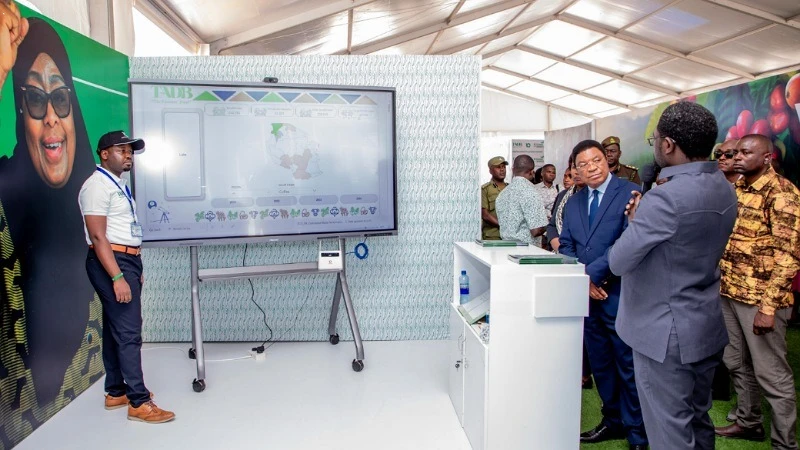 Majaliwa awapongeza vijana wanaofuga samaki kwa vizimba