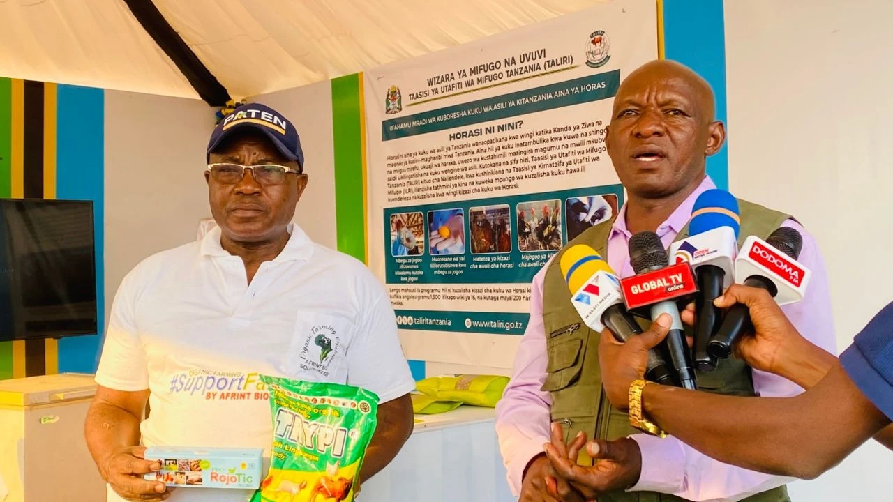 "Bidhaa hizi hazina kemikali; ni virutubisho vya asili vinavyosaidia kuongeza bakteria mwema kwenye mfumo wa mmeng’enyo wa mnyama, hivyo kuimarisha kinga ya mwili na kuharakisha ukuzi wa mifugo," alisema Prof. Komba.  